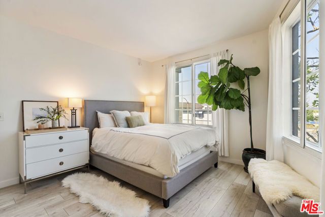 5848 W Olympic Boulevard 102, Los Angeles, CA 90036