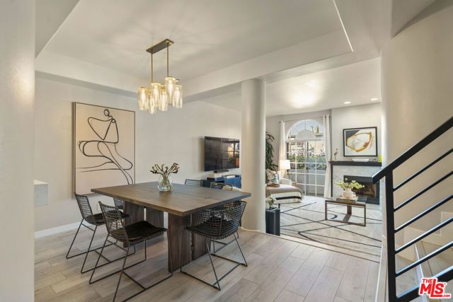 5848 W Olympic Boulevard 102, Los Angeles, CA 90036