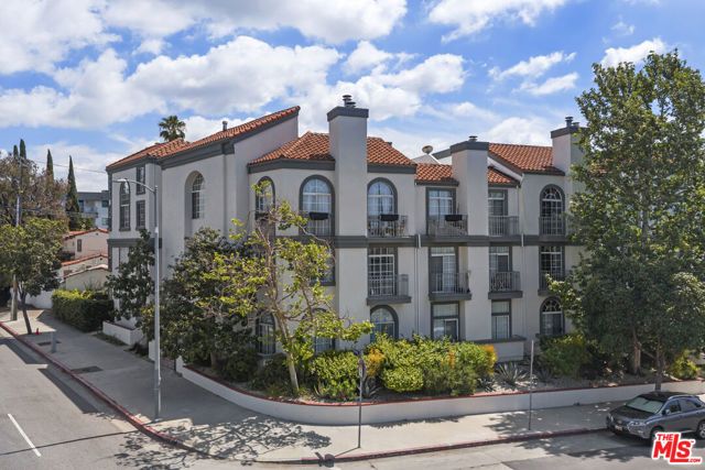 5848 W Olympic Boulevard 102, Los Angeles, CA 90036