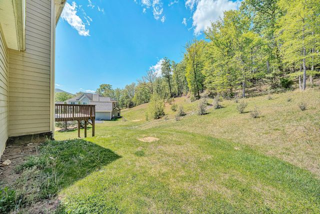 4235 Berkeley Place DR, Roanoke, VA 24018