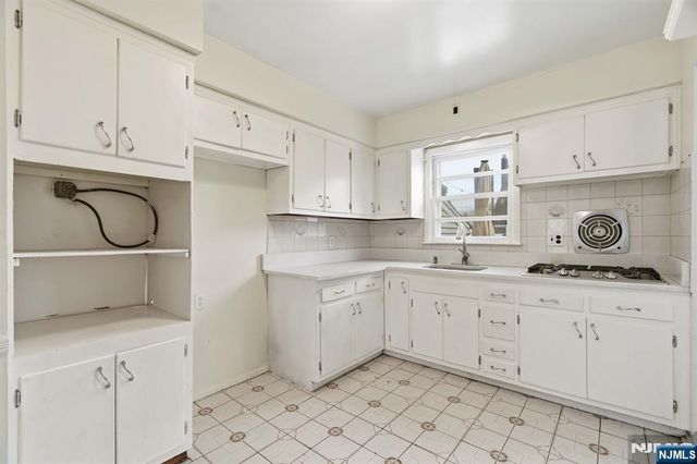 49 New Brier Lane, Clifton, NJ 07012