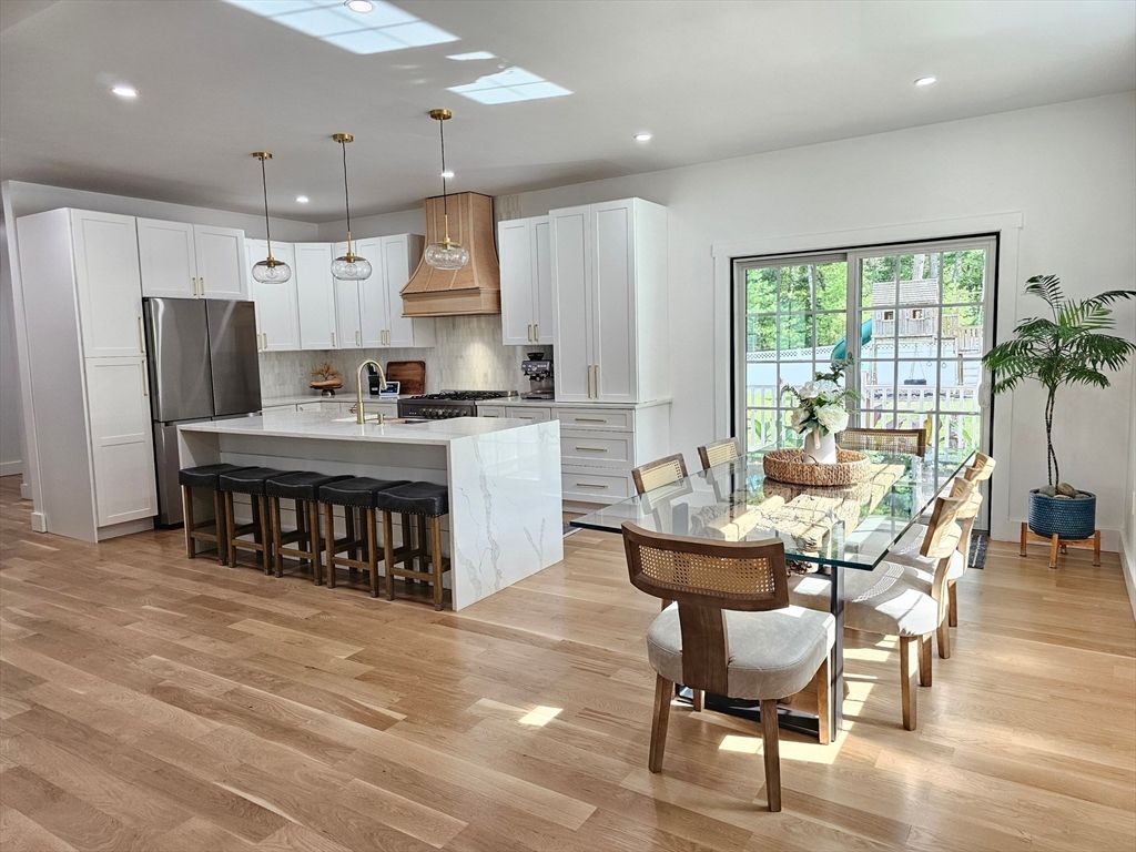 27 Woodcock Rd, Dartmouth, MA 02747
