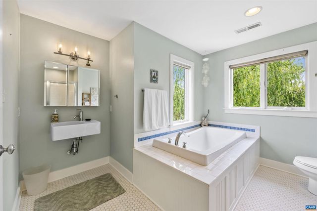 7520 & 7522 GREENWOOD STATION RD, Greenwood, VA 22943