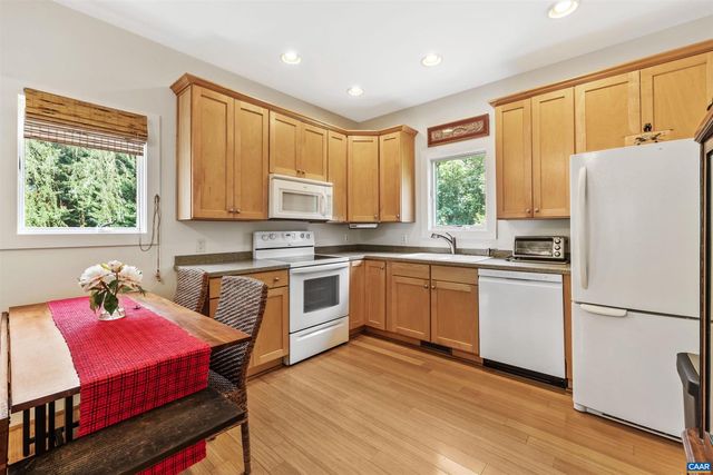 7520 & 7522 GREENWOOD STATION RD, Greenwood, VA 22943