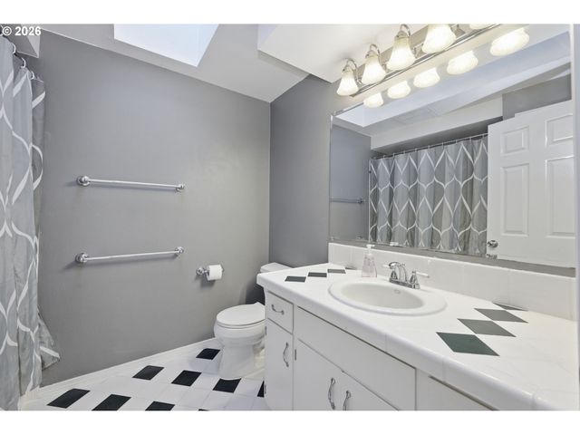 85217 WINDING Way, Pleasant Hill, OR 97455