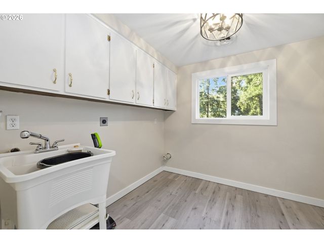 85217 WINDING Way, Pleasant Hill, OR 97455