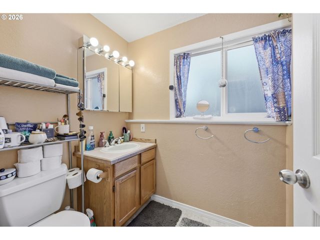 85217 WINDING Way, Pleasant Hill, OR 97455