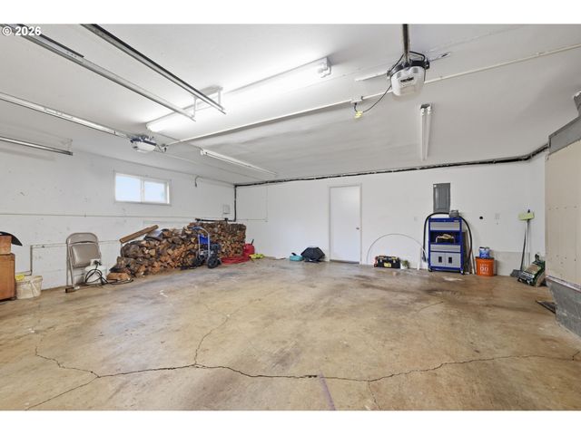 85217 WINDING Way, Pleasant Hill, OR 97455