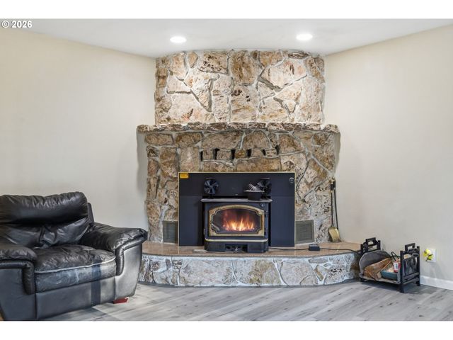 85217 WINDING Way, Pleasant Hill, OR 97455