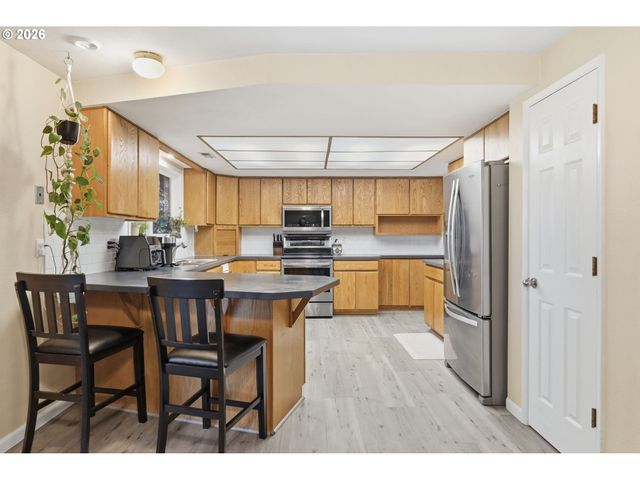 85217 WINDING Way, Pleasant Hill, OR 97455