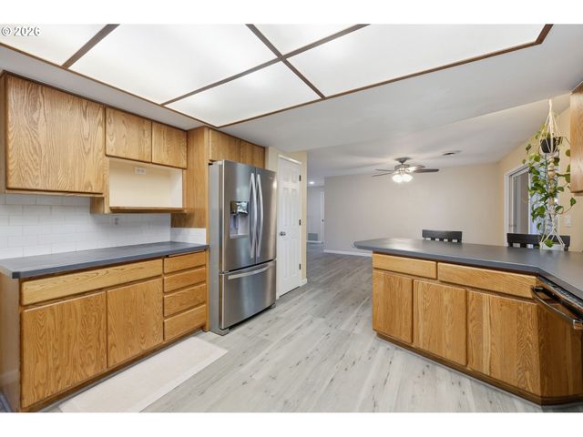 85217 WINDING Way, Pleasant Hill, OR 97455