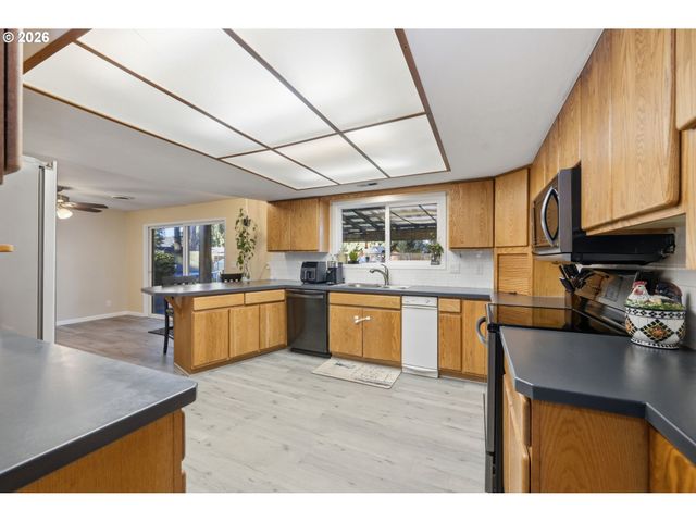 85217 WINDING Way, Pleasant Hill, OR 97455