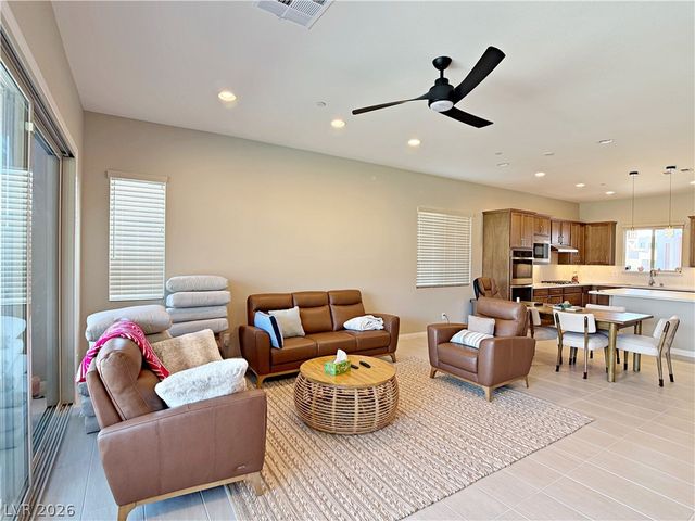11622 Peregrine Point Court, Las Vegas, NV 89138