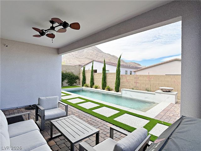 11622 Peregrine Point Court, Las Vegas, NV 89138