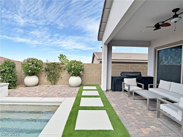 11622 Peregrine Point Court, Las Vegas, NV 89138