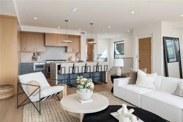 212 Manhattan Avenue, Manhattan Beach, CA 90266