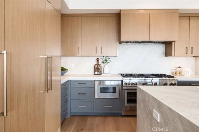 212 Manhattan Avenue, Manhattan Beach, CA 90266