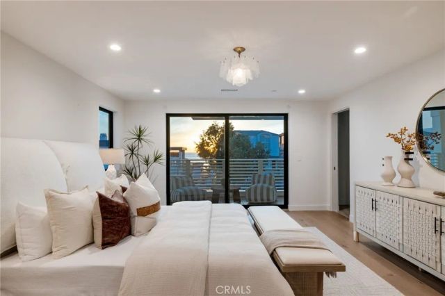 212 Manhattan Avenue, Manhattan Beach, CA 90266