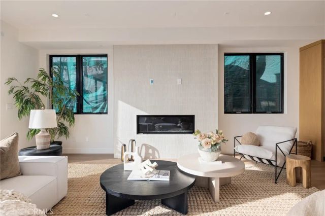 212 Manhattan Avenue, Manhattan Beach, CA 90266