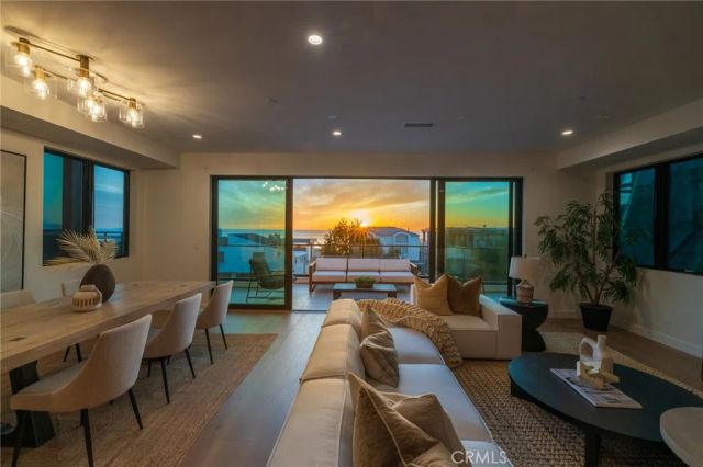 212 Manhattan Avenue, Manhattan Beach, CA 90266