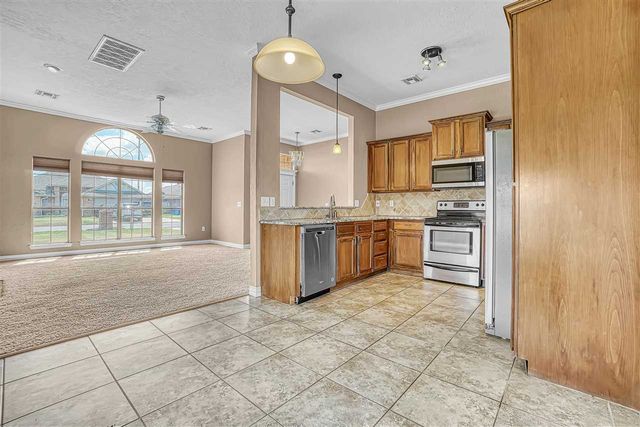 201 NW Cherry Ave, Cache, OK 73527