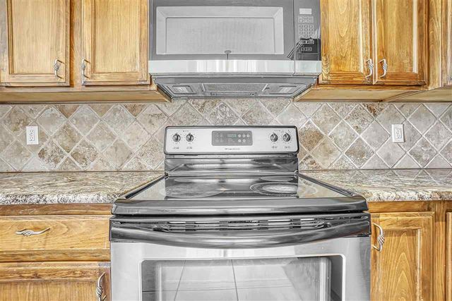 201 NW Cherry Ave, Cache, OK 73527