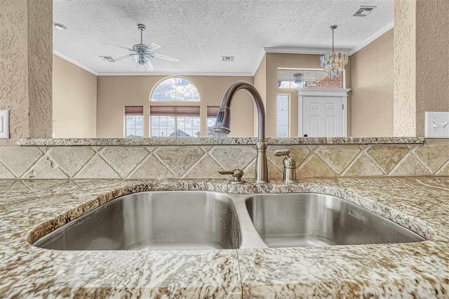 201 NW Cherry Ave, Cache, OK 73527