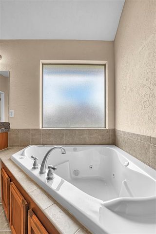 201 NW Cherry Ave, Cache, OK 73527