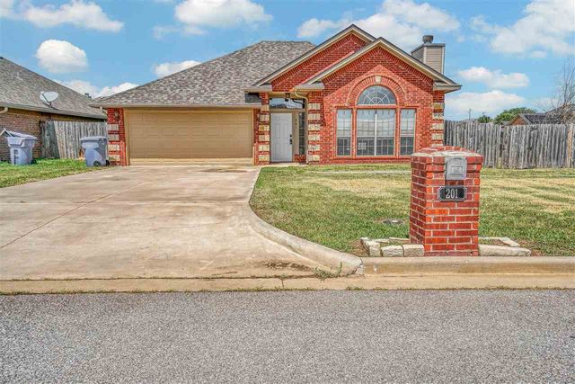 201 NW Cherry Ave, Cache, OK 73527