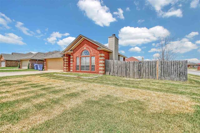 201 NW Cherry Ave, Cache, OK 73527