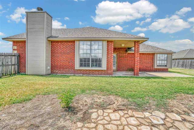 201 NW Cherry Ave, Cache, OK 73527