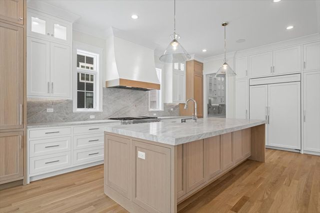 2438 Pomona Lane, Wilmette, IL 60091