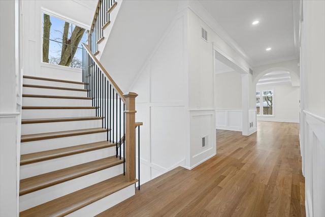 2438 Pomona Lane, Wilmette, IL 60091