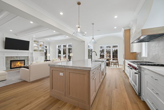 2438 Pomona Lane, Wilmette, IL 60091