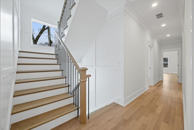 2438 Pomona Lane, Wilmette, IL 60091