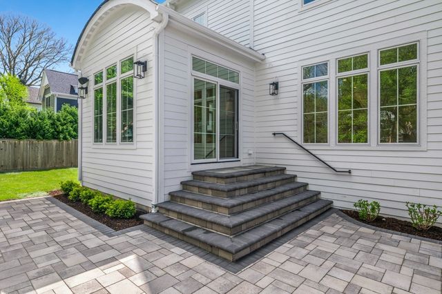 2438 Pomona Lane, Wilmette, IL 60091