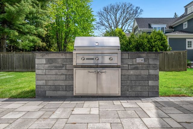 2438 Pomona Lane, Wilmette, IL 60091
