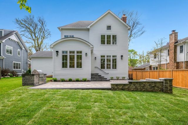 2438 Pomona Lane, Wilmette, IL 60091