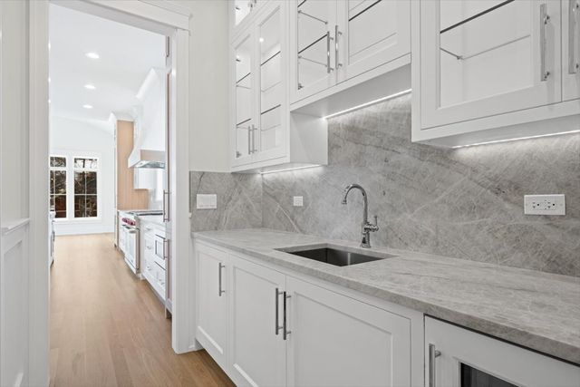 2438 Pomona Lane, Wilmette, IL 60091