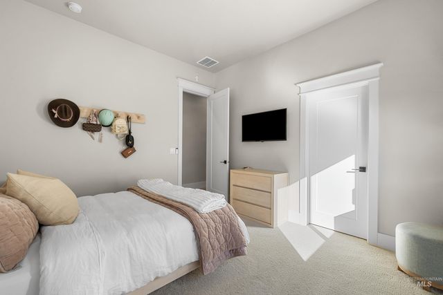 5008 W Strant St, Eagle, ID 83616