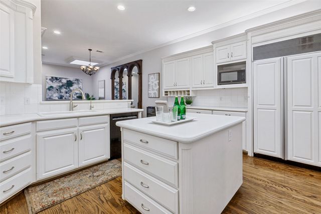 7228 Helsem Bend, Dallas, TX 75230