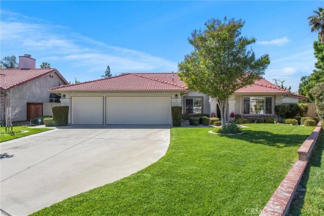 927 Knightsbridge, Redlands, CA 92374