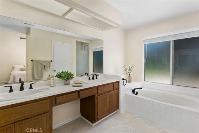 927 Knightsbridge, Redlands, CA 92374