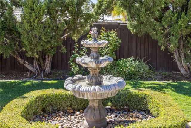 927 Knightsbridge, Redlands, CA 92374