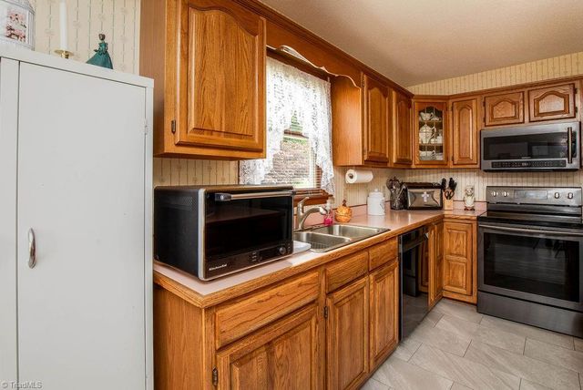 423 Walnut Grove Road, Archdale, NC 27263