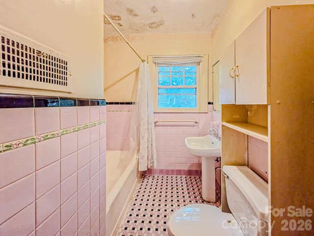 154 S Broadway Street, Forest City, NC 28043