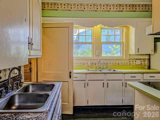 154 S Broadway Street, Forest City, NC 28043