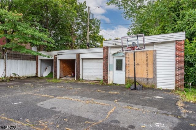 89 Tremont Ave, East Orange City, NJ 07018