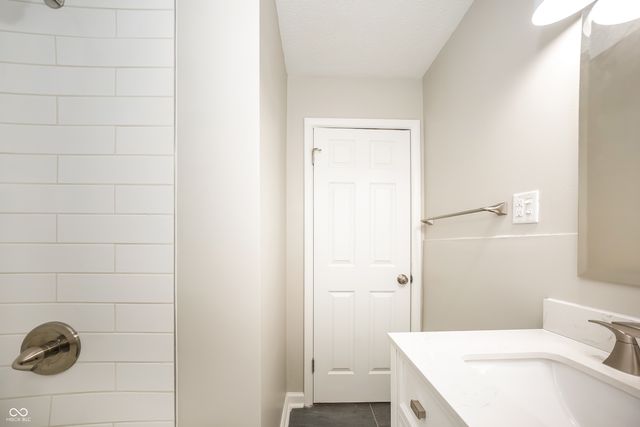 6667 E 17th Street, Indianapolis, IN 46219