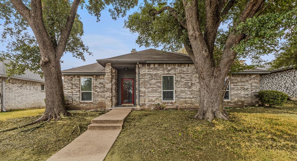 5221 Wood Creek Lane, Garland, TX 75044